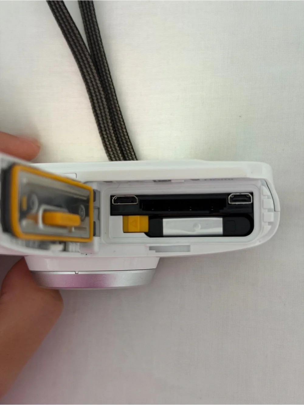Nikon Coolpix S33 White Waterproof Compact Camera with Charger